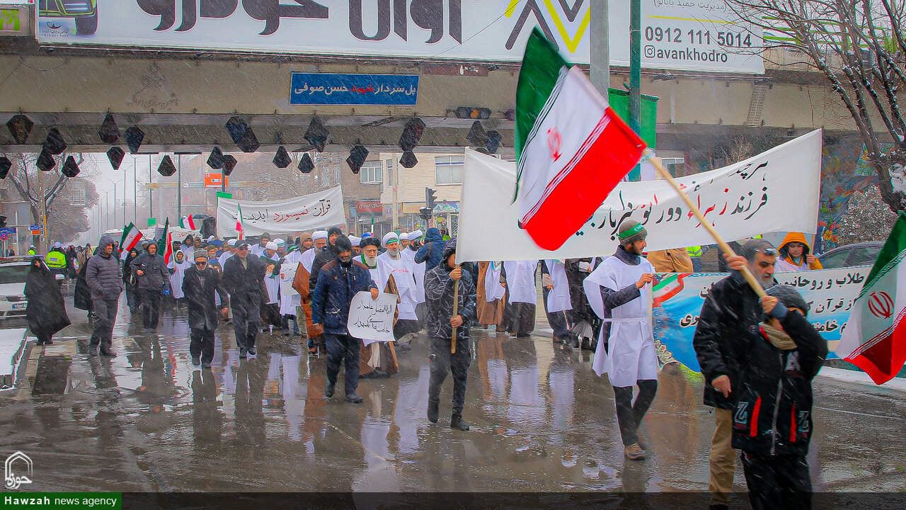 فیلم |  گزارشی از راهپیمایی طلاب و روحانیون همدان در دفاع از قرآن و ولایت