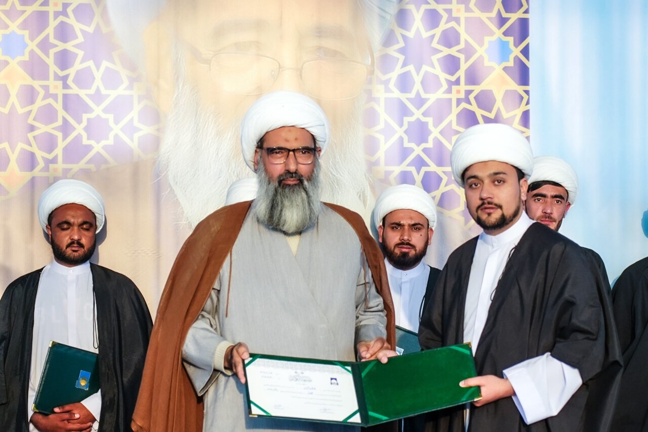 برگزاری باشکوه آیین سالانه عمامه‌ گذاری  طلاب جامعةالکوثر پاکستان