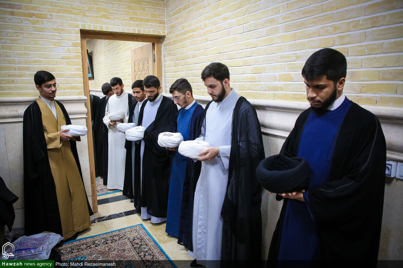 مراسم عمامه‌گذاری و تقدیر از طلاب ممتاز حوزه علمیه بناب در قم + تصاویر