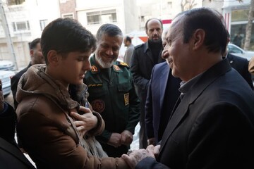 تصاویر / دیدار استاندار قزوین با خانواده شهدای مدافع امنیت