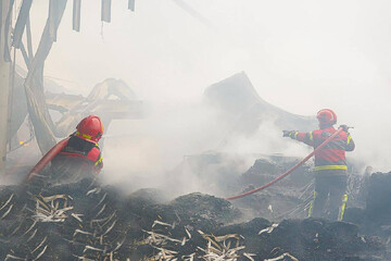 فیلم| هجوم اغتشاش گران به داروخانه در رشت