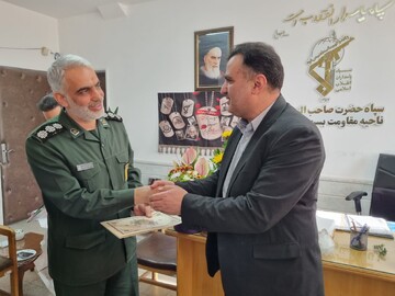 دیدار فرماندار و جمعی از مسئولان شهرستان کاشان با فرمانده ناحیه مقاومت بسیج+تصاویر