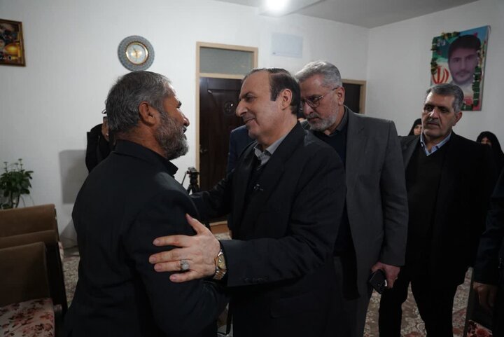 تصاویر / دیدار استاندار قزوین با خانواده شهدای مدافع امنیت