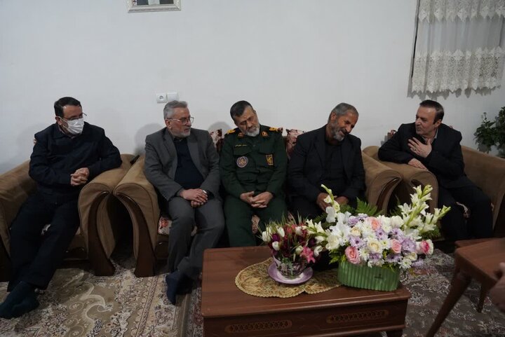 تصاویر / دیدار استاندار قزوین با خانواده شهدای مدافع امنیت