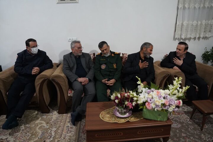 تصاویر / دیدار استاندار قزوین با خانواده شهدای مدافع امنیت