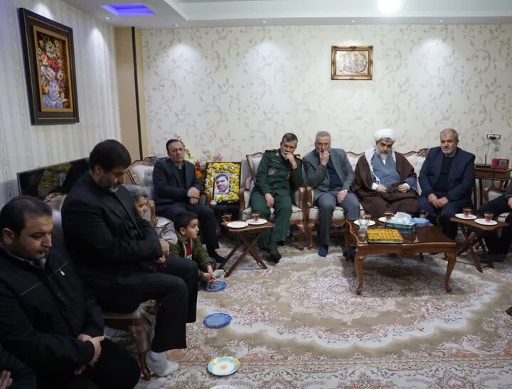 تصاویر / دیدار استاندار قزوین با خانواده شهدای مدافع امنیت