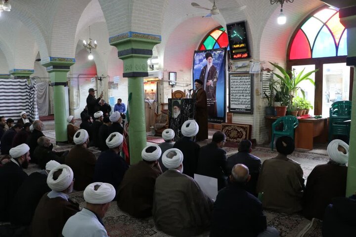 تصاویر/تجمع طلاب و روحانیون بروجردی در حمایت از مقام معظم رهبری