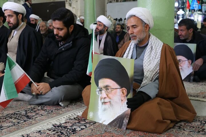 تصاویر/تجمع طلاب و روحانیون بروجردی در حمایت از مقام معظم رهبری