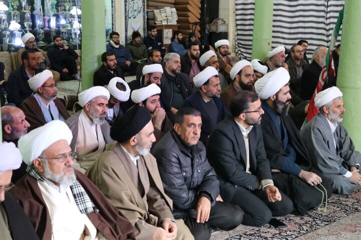 تصاویر/تجمع طلاب و روحانیون بروجردی در حمایت از مقام معظم رهبری