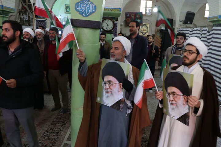 تصاویر/تجمع طلاب و روحانیون بروجردی در حمایت از مقام معظم رهبری