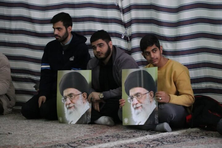 تصاویر/تجمع طلاب و روحانیون بروجردی در حمایت از مقام معظم رهبری