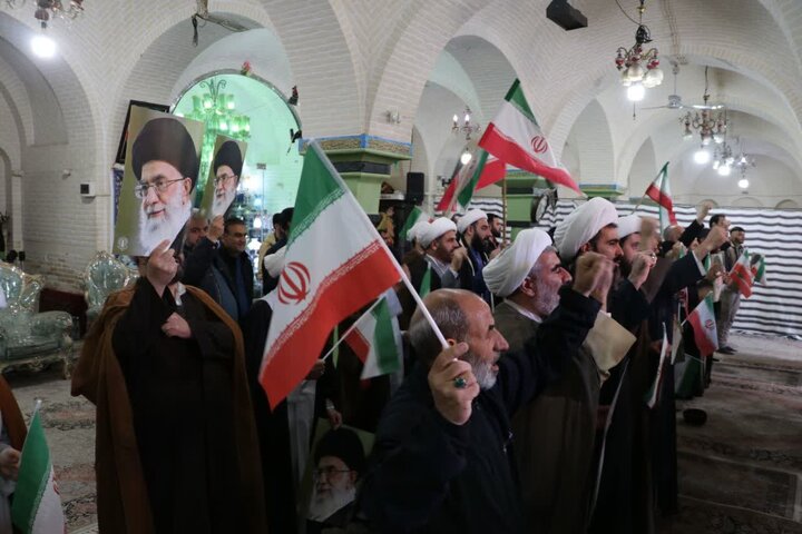 تصاویر/تجمع طلاب و روحانیون بروجردی در حمایت از مقام معظم رهبری
