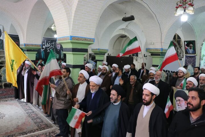 تصاویر/تجمع طلاب و روحانیون بروجردی در حمایت از مقام معظم رهبری