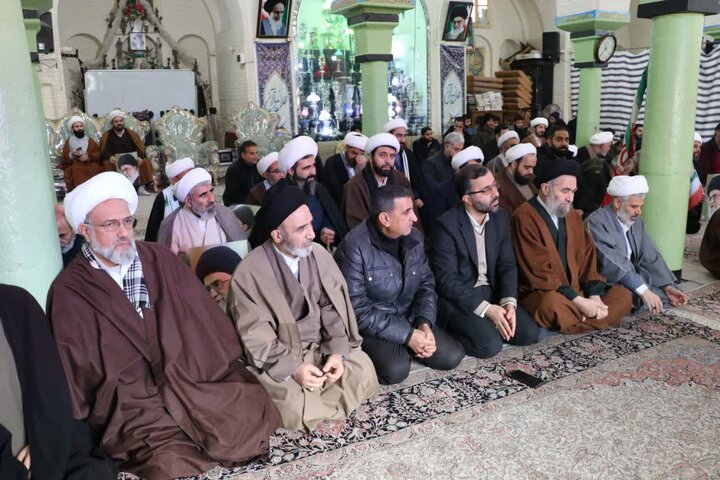 تصاویر/تجمع طلاب و روحانیون بروجردی در حمایت از مقام معظم رهبری