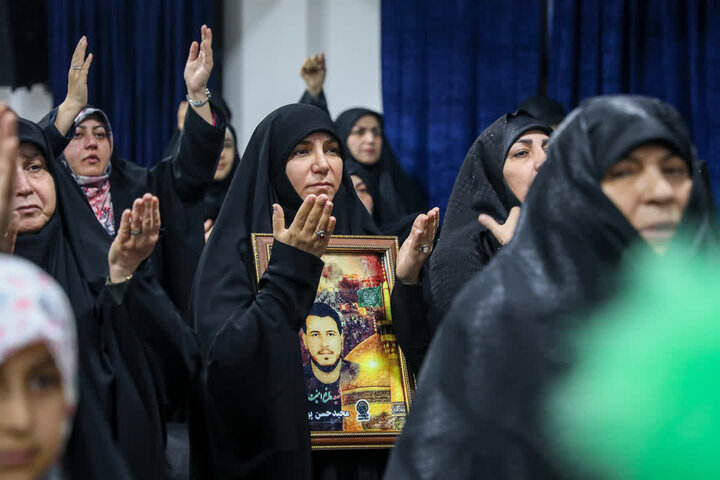 تصاویر / حضور امام جمعه قزوین در جمع خانواده شهدا