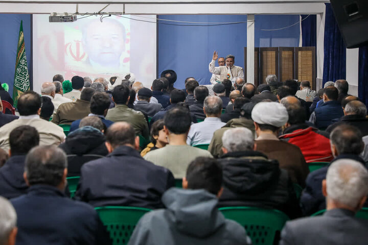 تصاویر / حضور امام جمعه قزوین در جمع خانواده شهدا