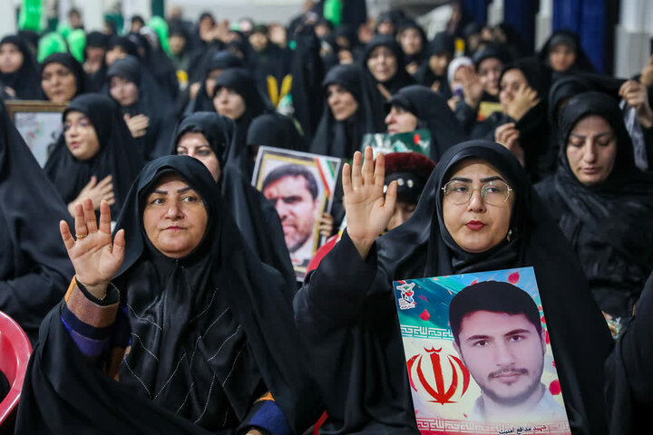 تصاویر / حضور امام جمعه قزوین در جمع خانواده شهدا