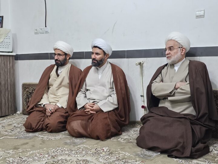 تصاویر/دیدار حجت‌الاسلام والمسلمین پورذهبی با طلاب آسیب دیده بیجار در حوادث اخیر