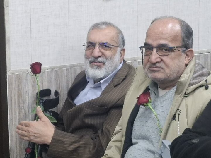 تصاویر/ دیدار نماینده ولی فقیه درکاشان و مسئولان ازجانبازان 75 درصدکاشان