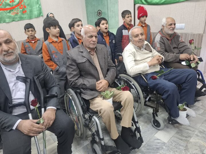 تصاویر/ دیدار نماینده ولی فقیه درکاشان و مسئولان ازجانبازان 75 درصدکاشان