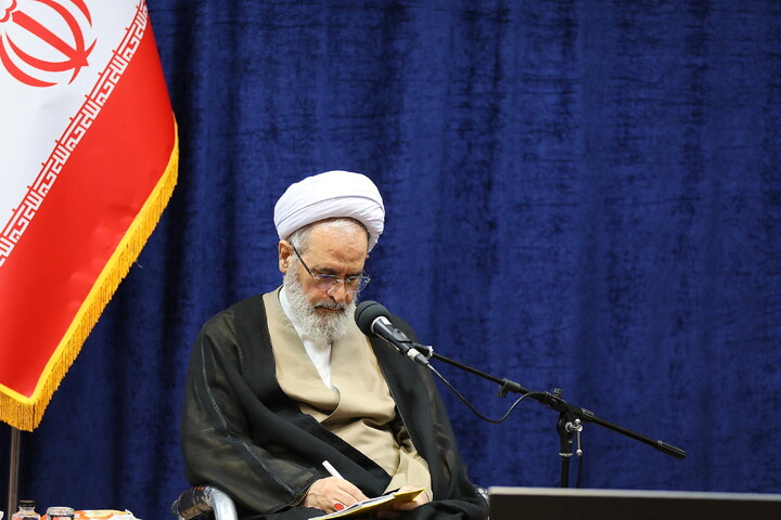 تصاویر/ نشست اساتید فقه حوزه‌های علمیه با حضور آیت الله اعرافی