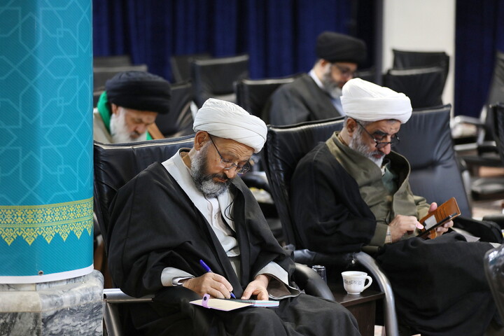 تصاویر/ نشست اساتید فقه حوزه‌های علمیه با حضور آیت الله اعرافی