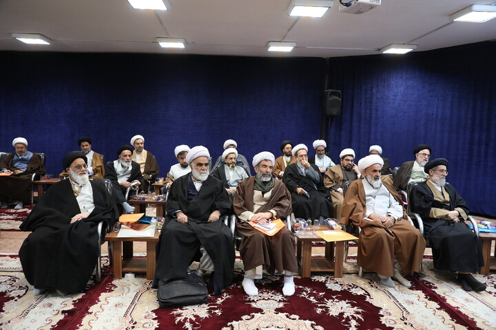 تصاویر/ نشست اساتید فقه حوزه‌های علمیه با حضور آیت الله اعرافی