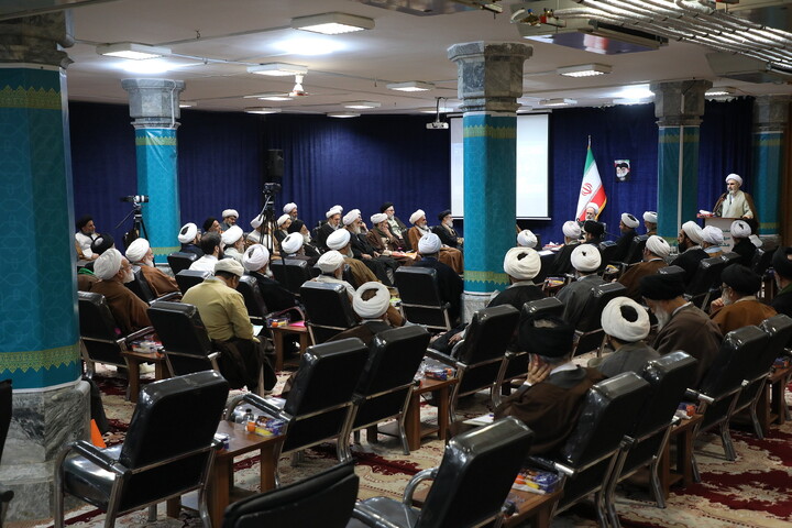 تصاویر/ نشست اساتید فقه حوزه‌های علمیه با حضور آیت الله اعرافی