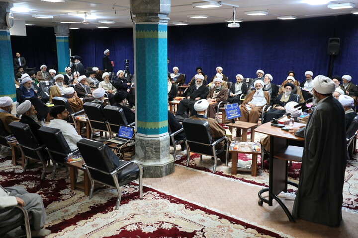 تصاویر/ نشست اساتید فقه حوزه‌های علمیه با حضور آیت الله اعرافی