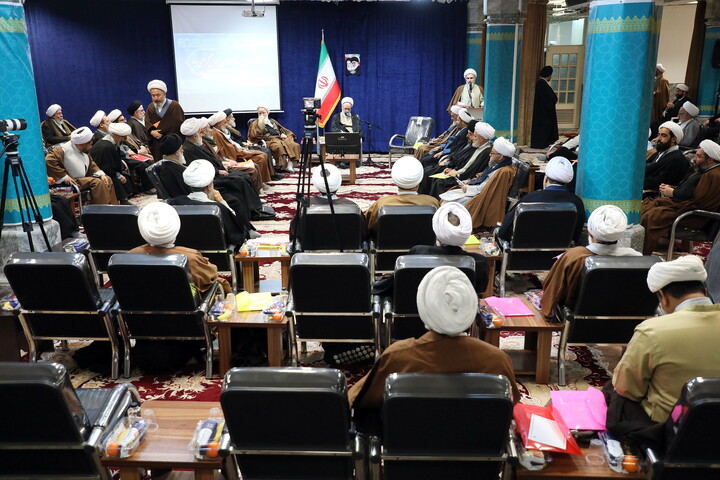 تصاویر/ نشست اساتید فقه حوزه‌های علمیه با حضور آیت الله اعرافی