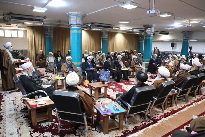 تصاویر/ نشست اساتید فقه حوزه‌های علمیه با حضور آیت الله اعرافی