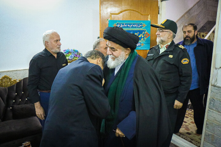 تصاویر/ تکریم از خانواده شهید مدافع امنیت شهید محمد قاسمی هماپور با حضور تولیت مسجد مقدس جمکران، سردار میرحیدری فرماندهی کل انتظامی قم و اهالی رسانه