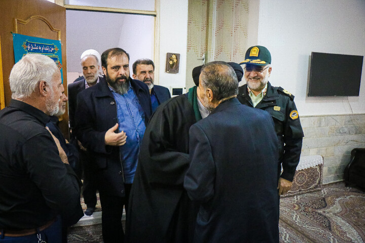 تصاویر/ تکریم از خانواده شهید مدافع امنیت شهید محمد قاسمی هماپور با حضور تولیت مسجد مقدس جمکران، سردار میرحیدری فرماندهی کل انتظامی قم و اهالی رسانه