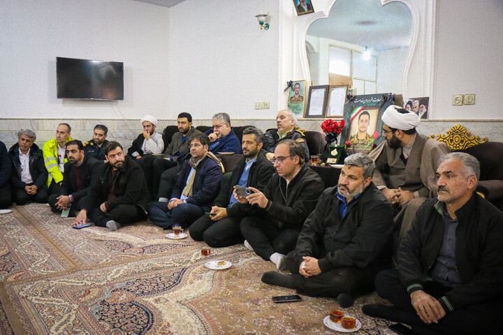 تصاویر/ تکریم از خانواده شهید مدافع امنیت شهید محمد قاسمی هماپور با حضور تولیت مسجد مقدس جمکران، سردار میرحیدری فرماندهی کل انتظامی قم و اهالی رسانه