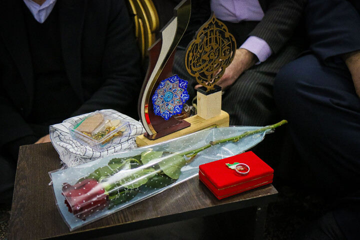 تصاویر/ تکریم از خانواده شهید مدافع امنیت شهید محمد قاسمی هماپور با حضور تولیت مسجد مقدس جمکران، سردار میرحیدری فرماندهی کل انتظامی قم و اهالی رسانه