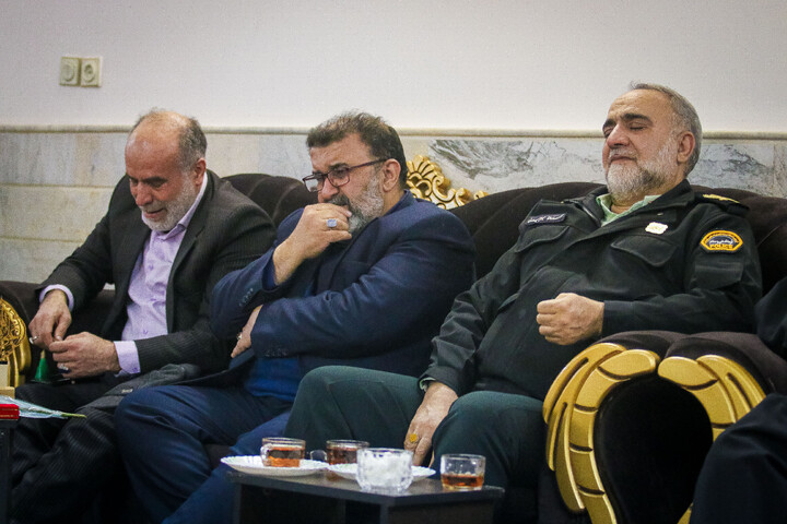 تصاویر/ تکریم از خانواده شهید مدافع امنیت شهید محمد قاسمی هماپور با حضور تولیت مسجد مقدس جمکران، سردار میرحیدری فرماندهی کل انتظامی قم و اهالی رسانه