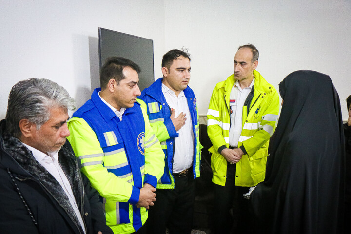 تصاویر/ تکریم از خانواده شهید مدافع امنیت شهید محمد قاسمی هماپور با حضور تولیت مسجد مقدس جمکران، سردار میرحیدری فرماندهی کل انتظامی قم و اهالی رسانه