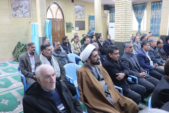 تصاویر/دیدار جمعی از بزرگان طوایف با امام جمعه مهران