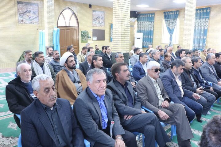 تصاویر/دیدار جمعی از بزرگان طوایف با امام جمعه مهران