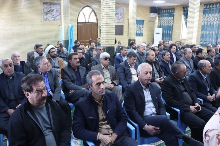 تصاویر/دیدار جمعی از بزرگان طوایف با امام جمعه مهران