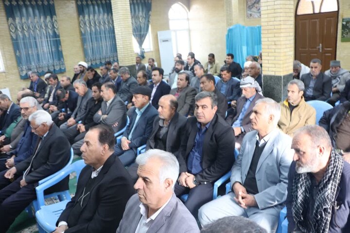 تصاویر/دیدار جمعی از بزرگان طوایف با امام جمعه مهران