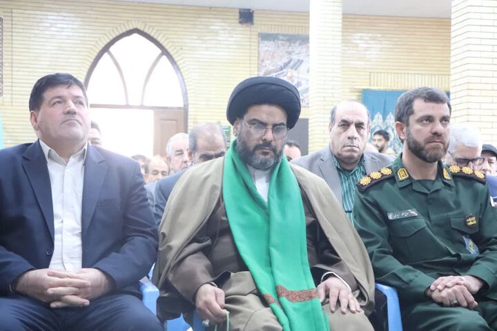 تصاویر/دیدار جمعی از بزرگان طوایف با امام جمعه مهران