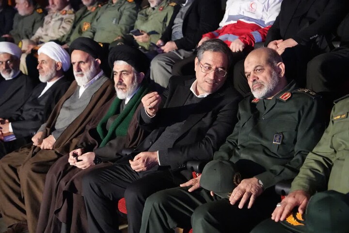 تصاویر/ آیین اختتامیه کنگره ملی بزرگداشت سرداران و ۱۲ هزار شهید آذربایجان غربی