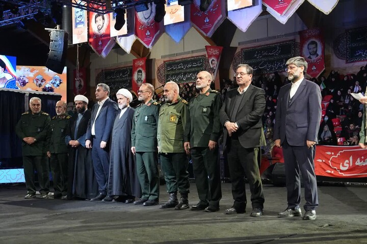 تصاویر/ آیین اختتامیه کنگره ملی بزرگداشت سرداران و ۱۲ هزار شهید آذربایجان غربی