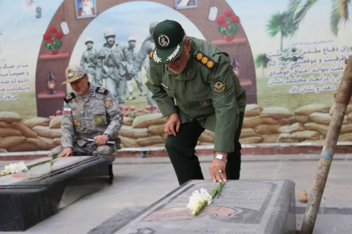 تصاویر/ ادای احترام امیر فولادی به مقام شامخ شهدای گمنام در اراک