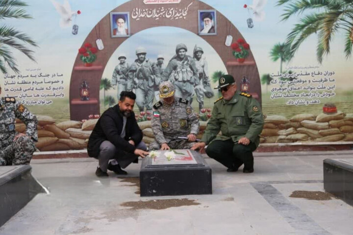 تصاویر/ ادای احترام امیر فولادی به مقام شامخ شهدای گمنام در اراک