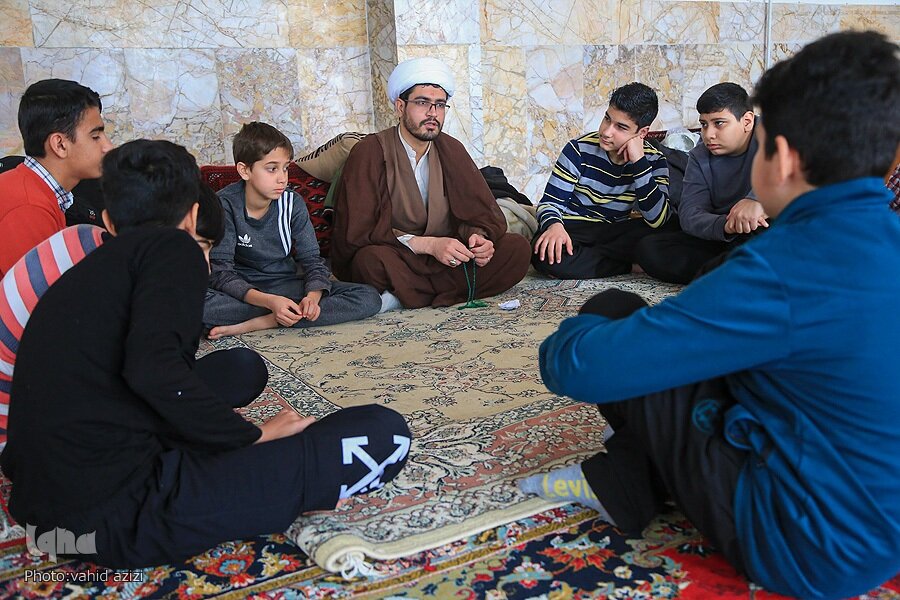 اغتشاشگران چرا مساجد را به آتش کشیدند؟/ چرا دشمن از مسجد میترسد؟