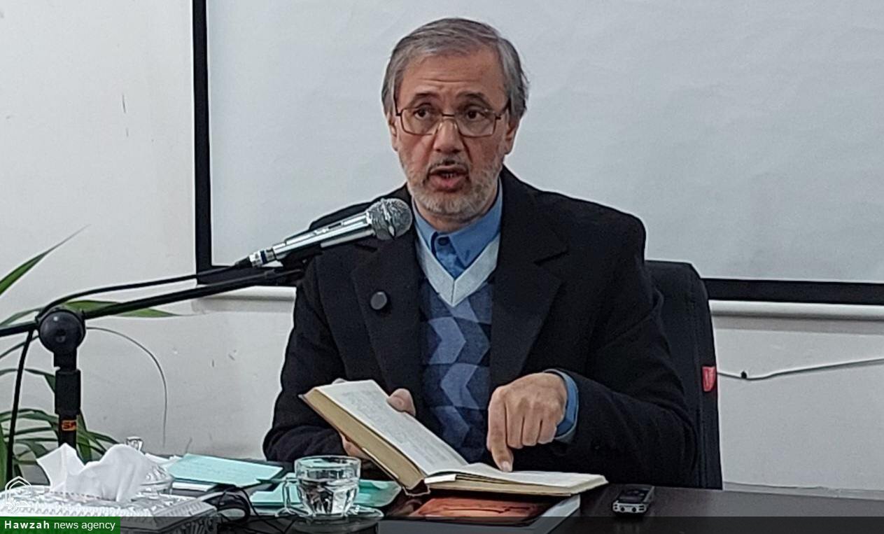 نقش مادر در تربیت و شکل‌گیری شخصیت انسان اهمیت بنیادین دارد