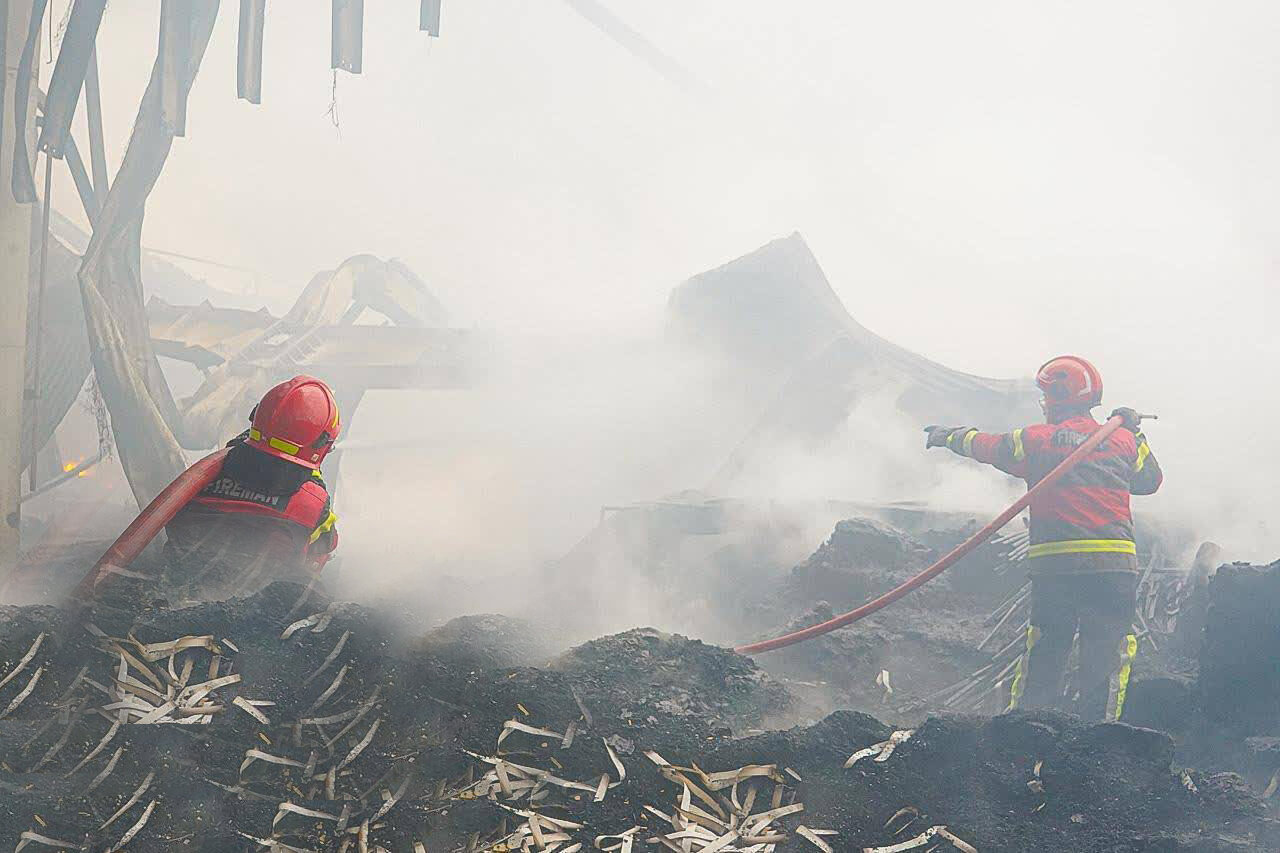 فیلم| هجوم اغتشاش گران به داروخانه در رشت