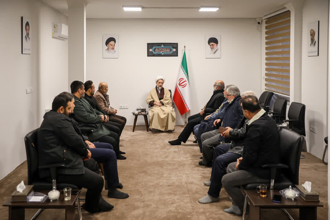 خبرگزاری حوزه - تصاویر / دیدار جمعی از معتمدین شهرستان آبیک با نماینده ...